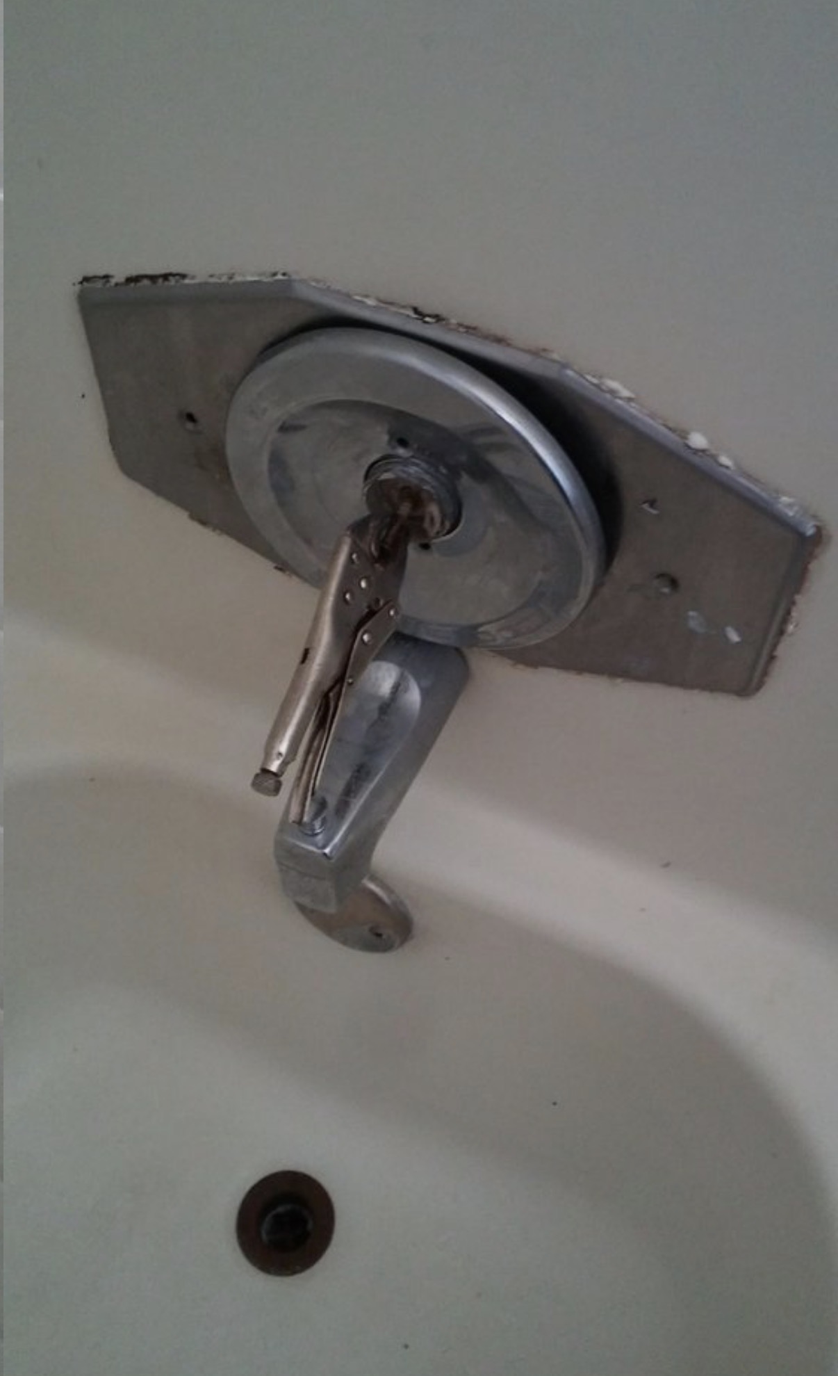 Old Tub Spout Removal — Elite Plumbing Bakersfield